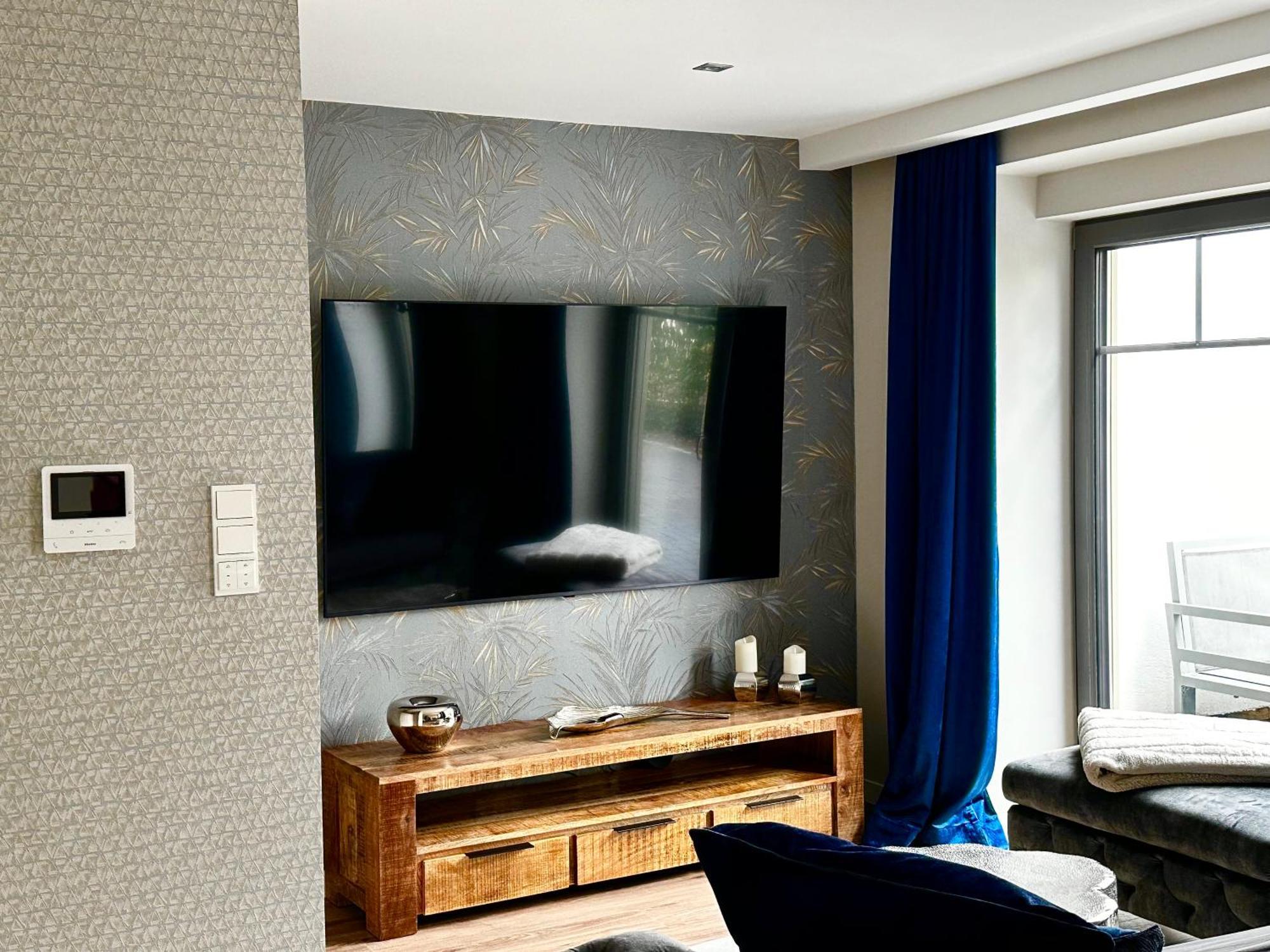 Summergreen Apartment